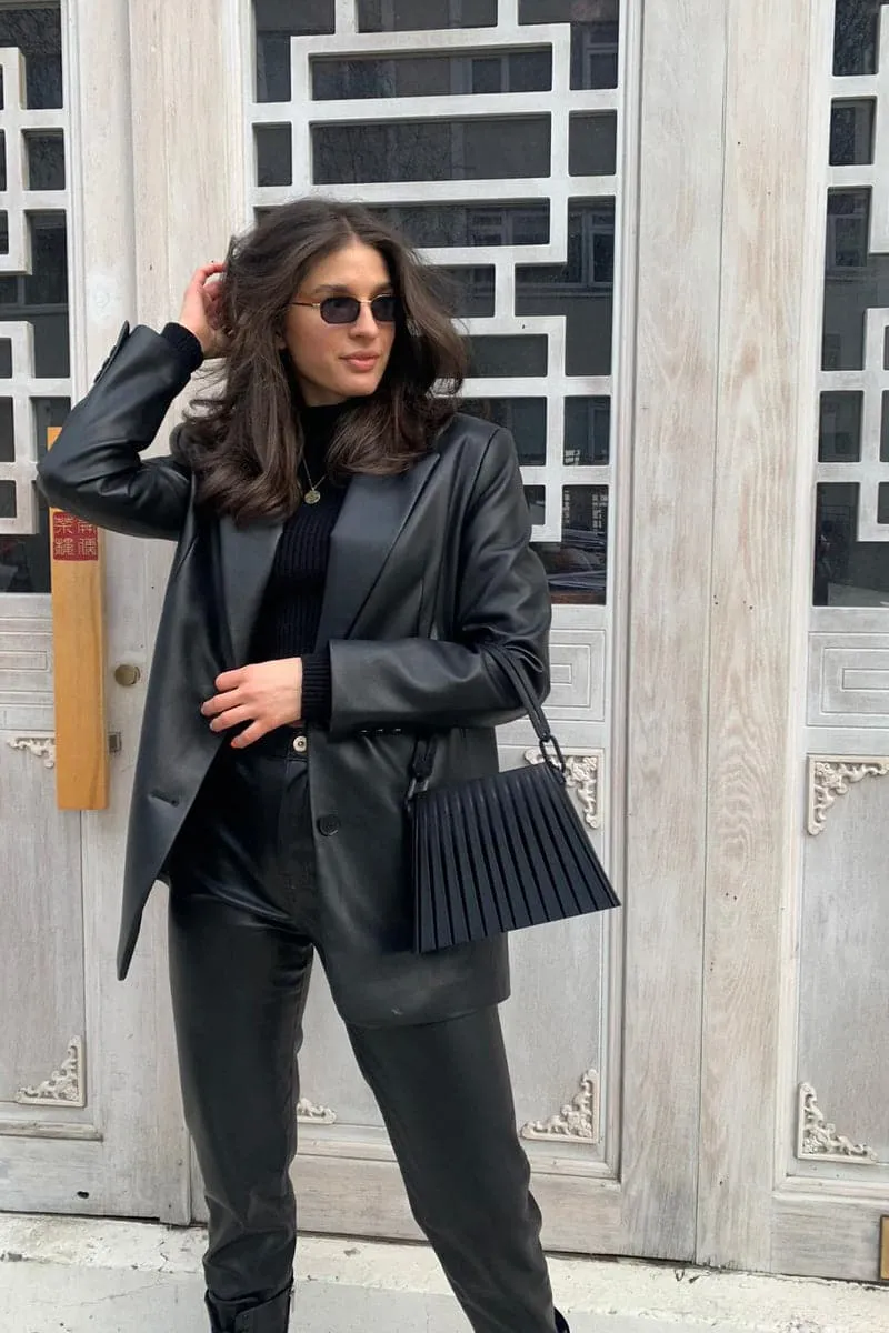 BLACK PLEATED TOP HANDLE BAG