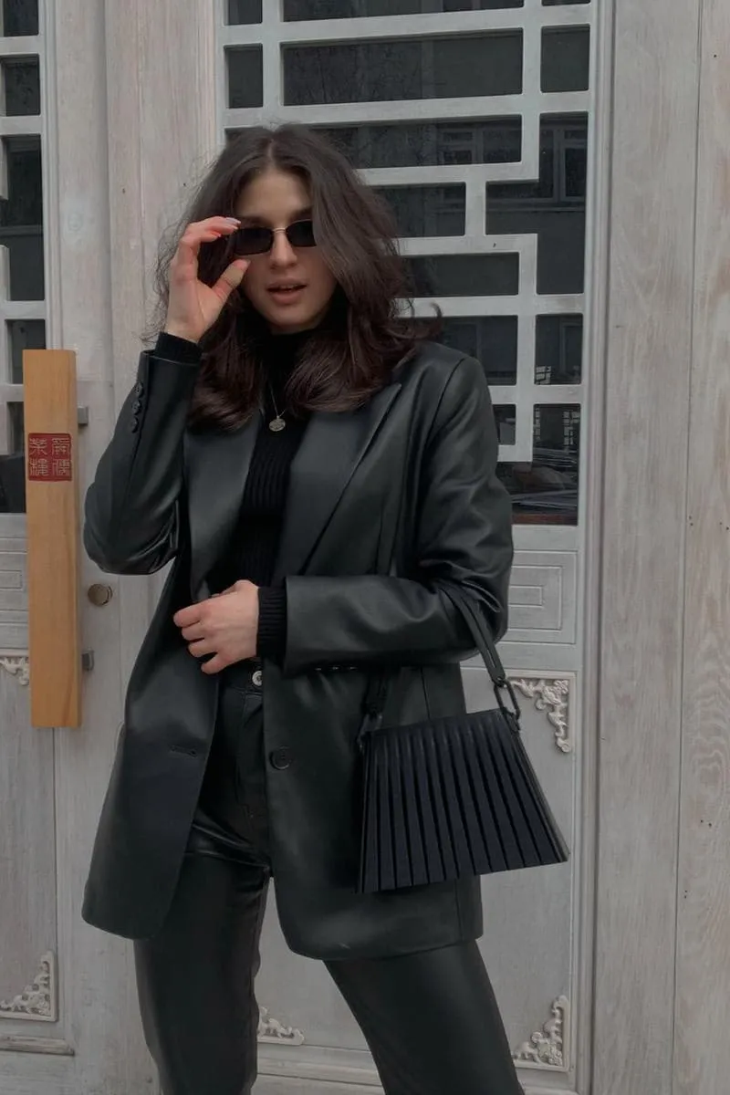 BLACK PLEATED TOP HANDLE BAG